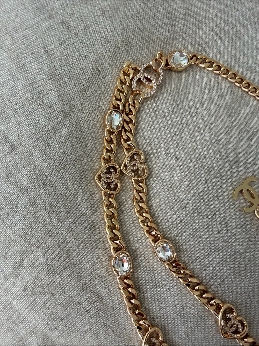 ✨CHANEL Gold Heart Charm Chain Belt with Crystal Accents💛 - Picture 11 of 13